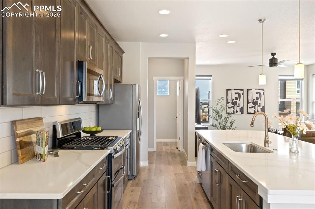 Image 10 of 40: Kitchen