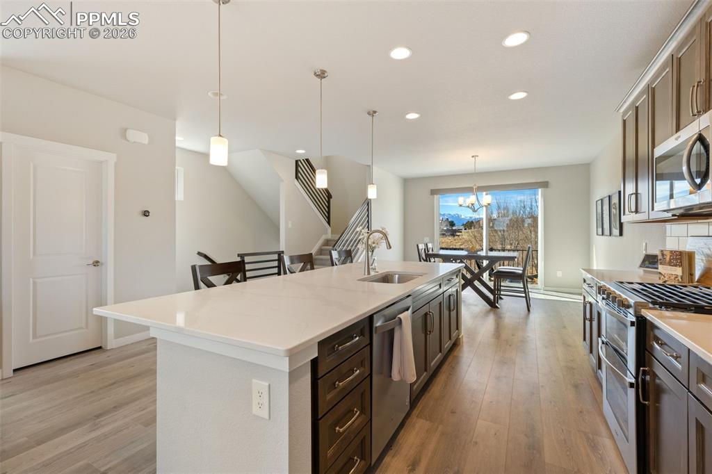 Image 11 of 40: Kitchen