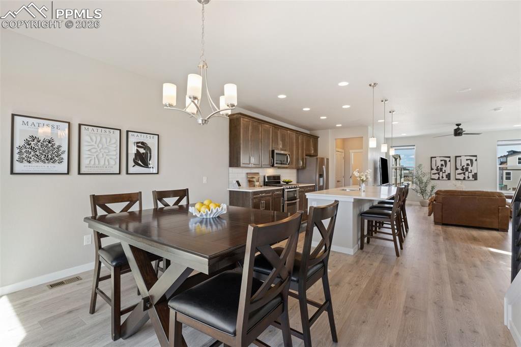 Image 13 of 40: Dining Area