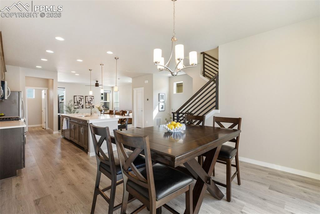 Image 14 of 40: Dining Area