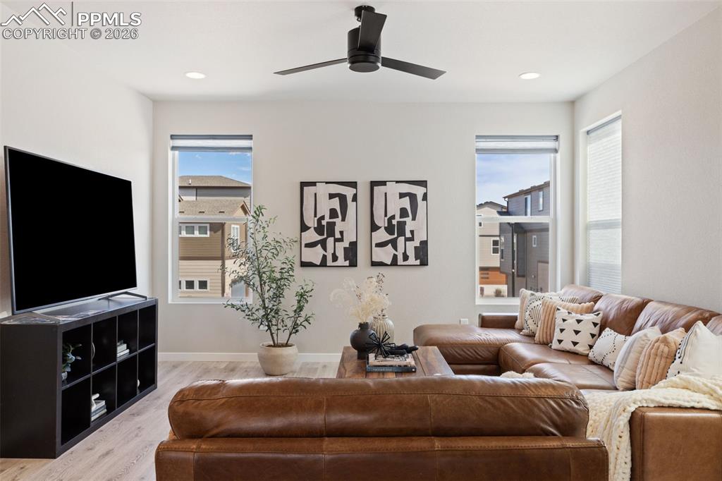 Image 17 of 40: Living Room