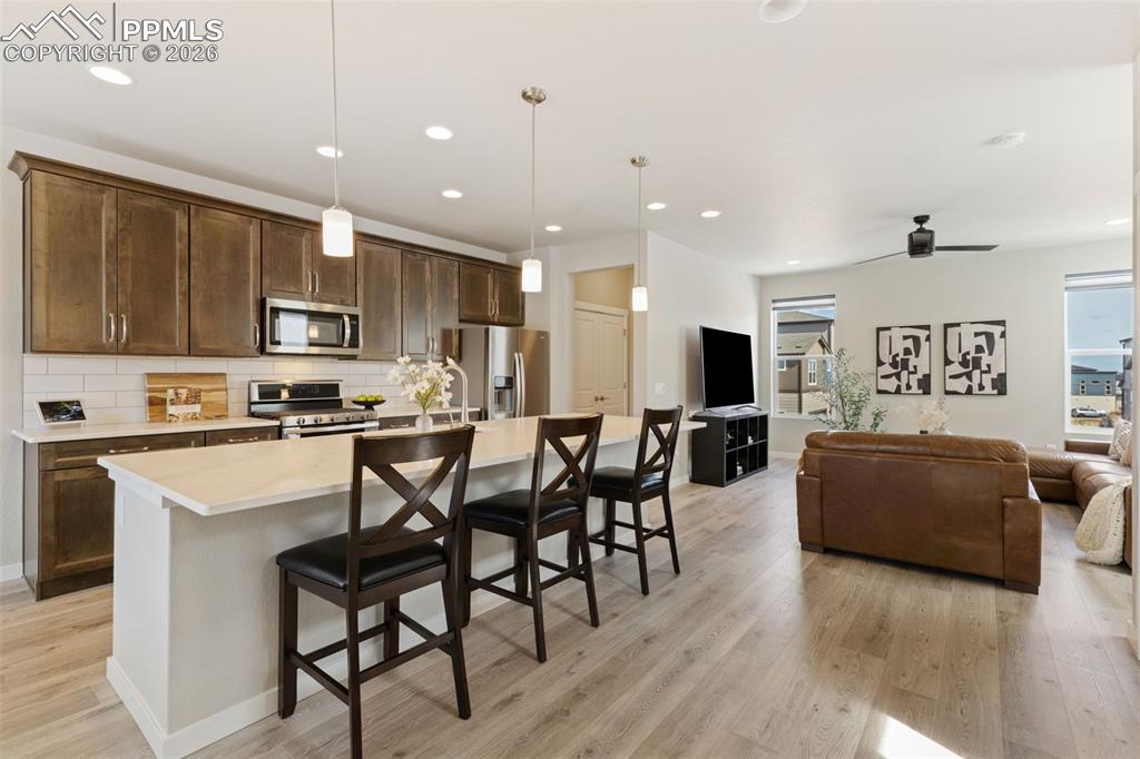 Image 5 of 40: Kitchen