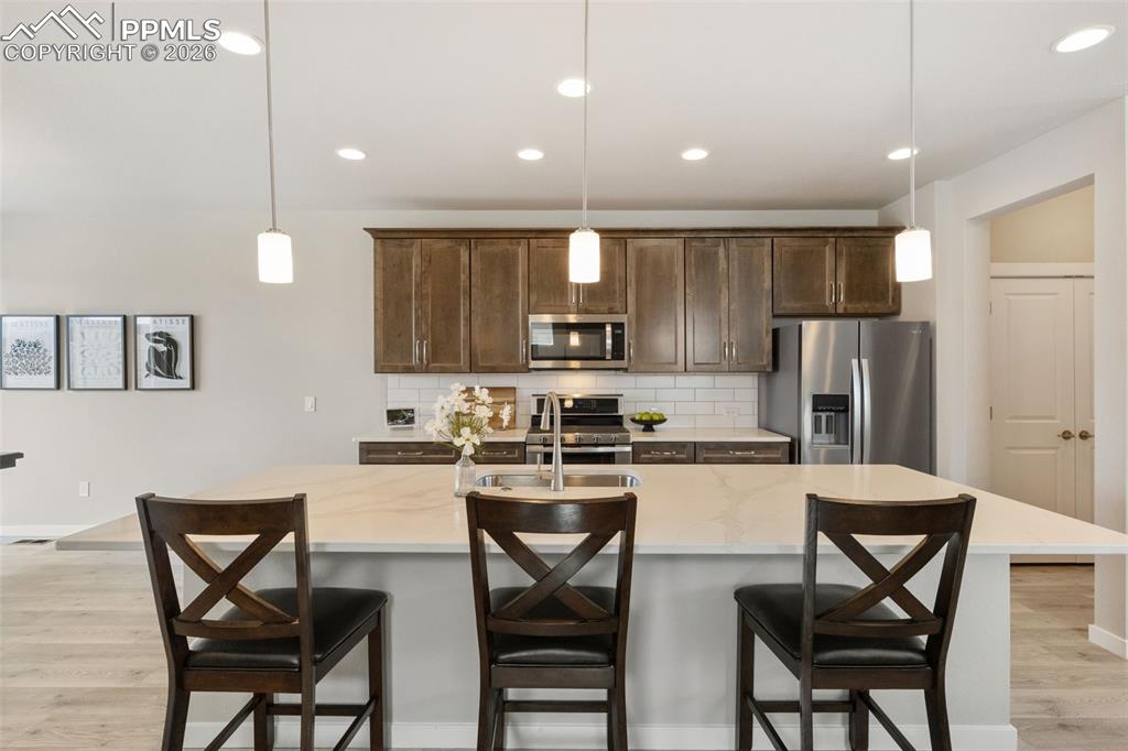 Image 7 of 40: Kitchen