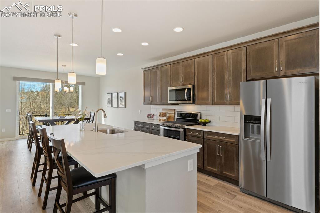 Image 8 of 40: Kitchen