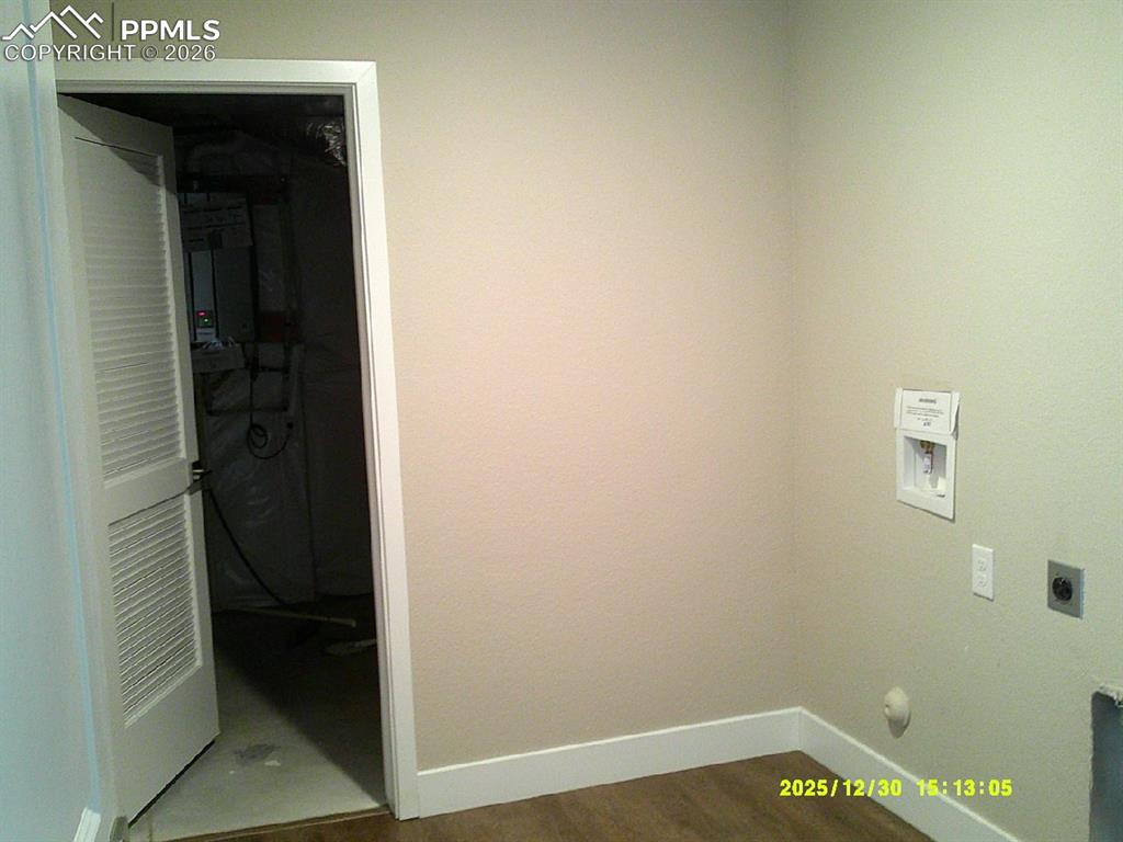 Image 12 of 18: Laundry