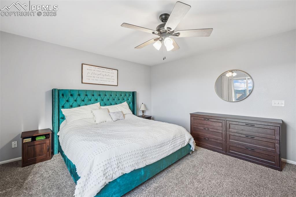Image 17 of 40: Bedroom