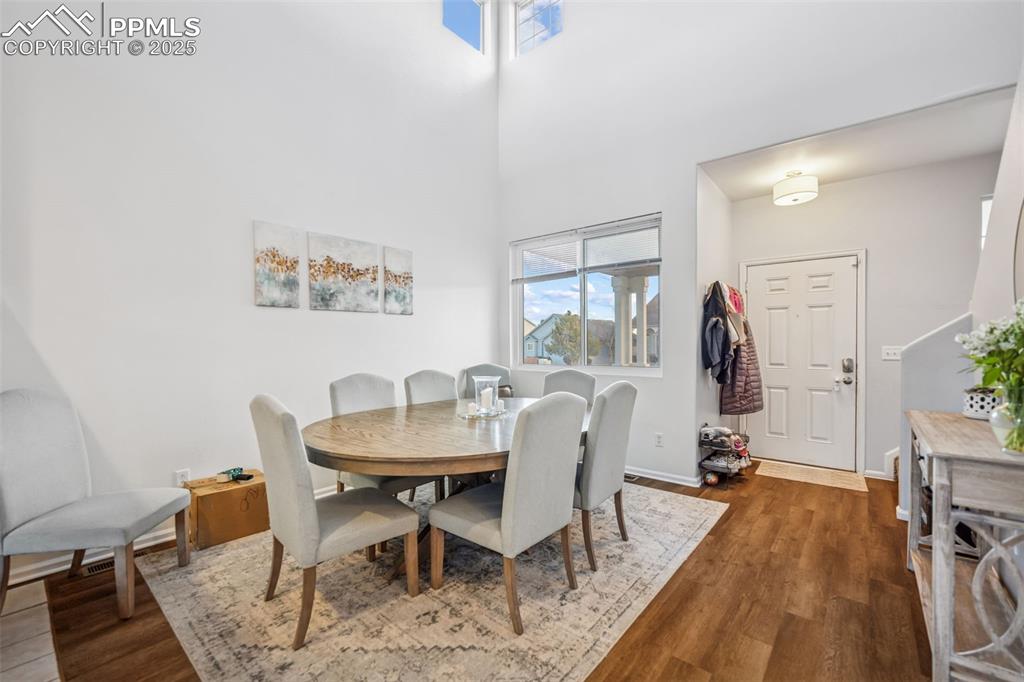 Image 3 of 40: Dining Area