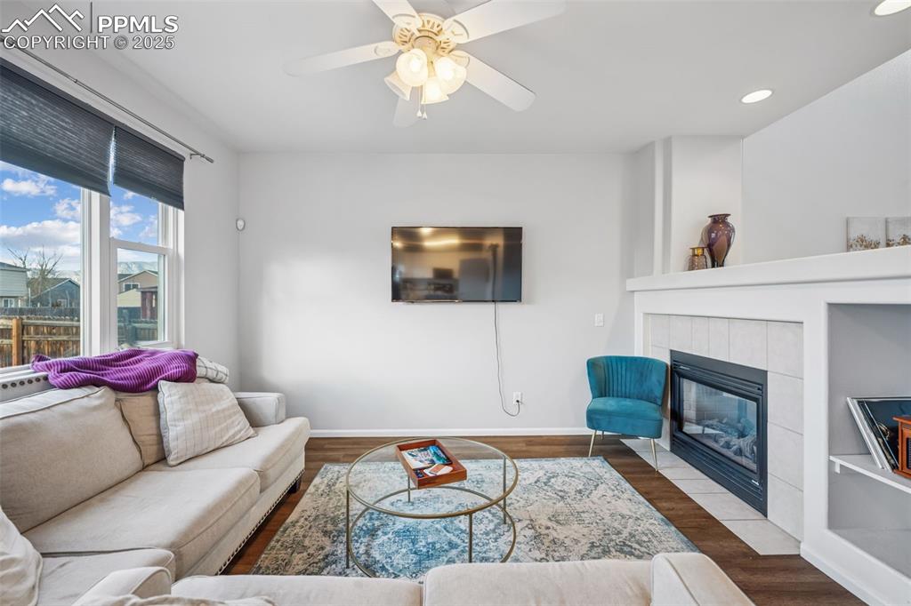 Image 6 of 40: Living Room