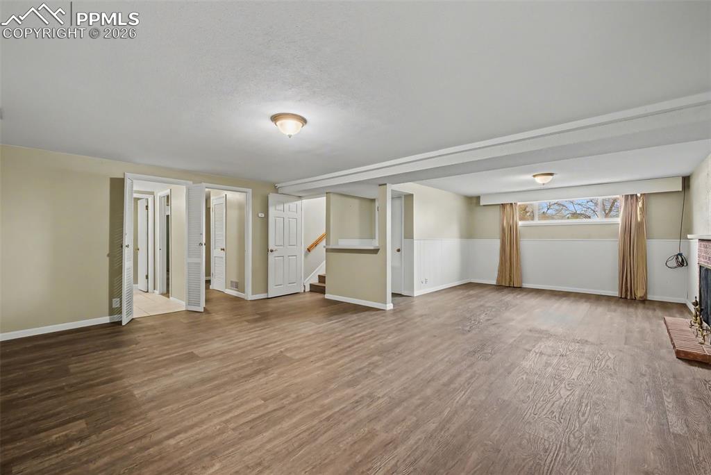 Image 25 of 45: Living Room