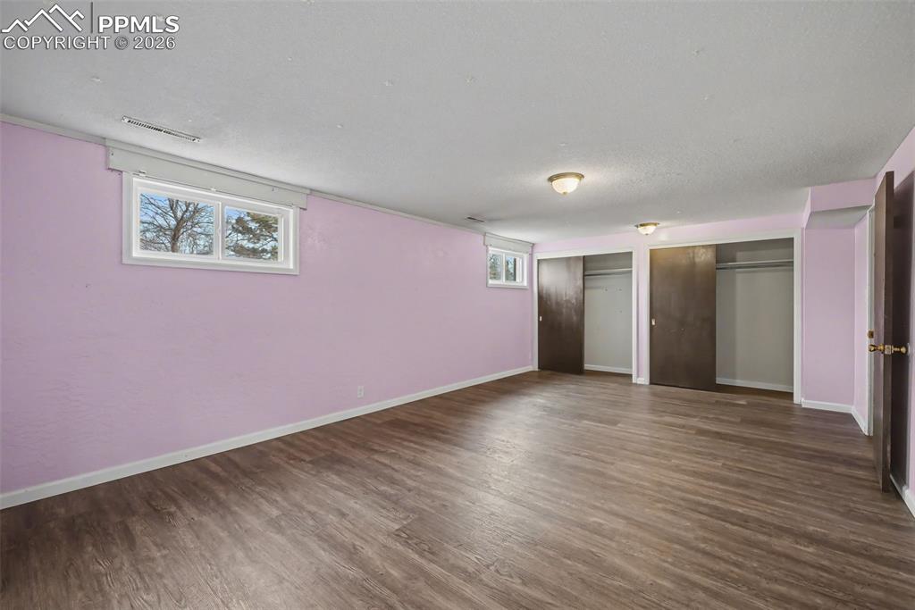 Image 29 of 45: Bedroom