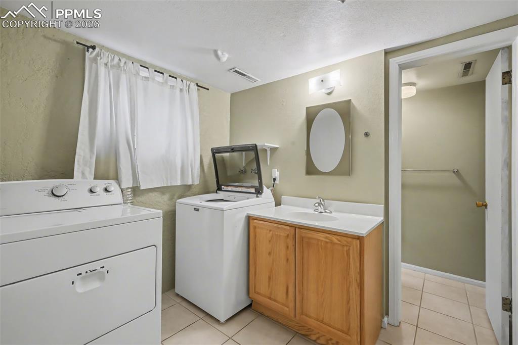 Image 32 of 45: Laundry