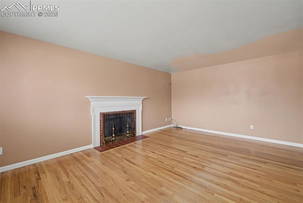 Image 6 of 45: Living Room