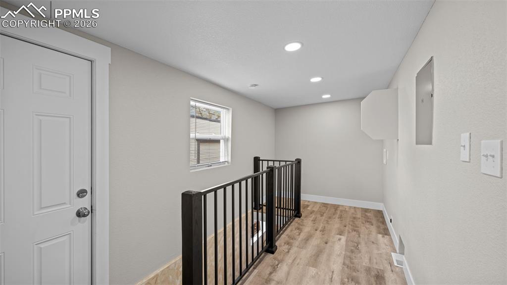 Image 21 of 36: Laundry Area