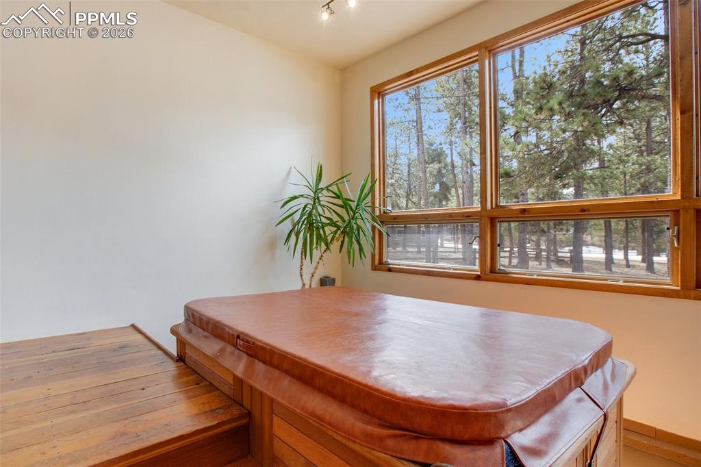 Image 15 of 28: Sun Room