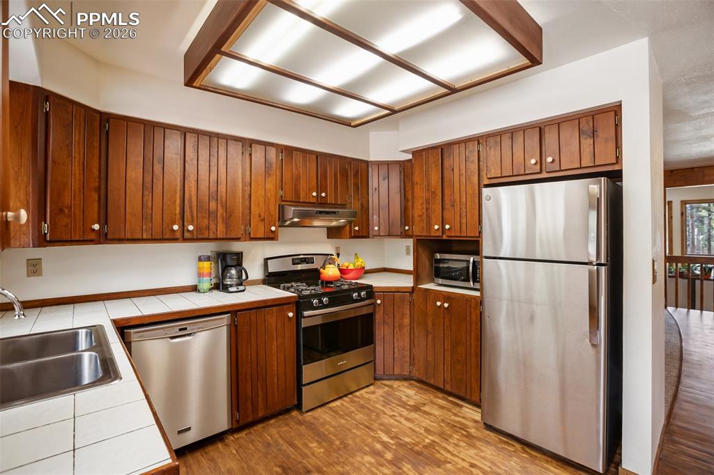 Image 4 of 28: Kitchen