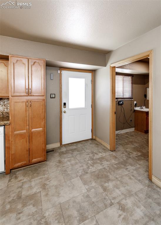 Image 11 of 39: Entry