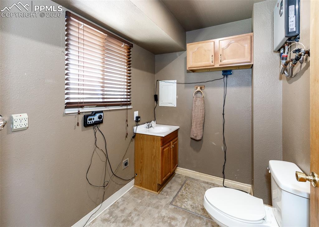 Image 12 of 39: Bathroom