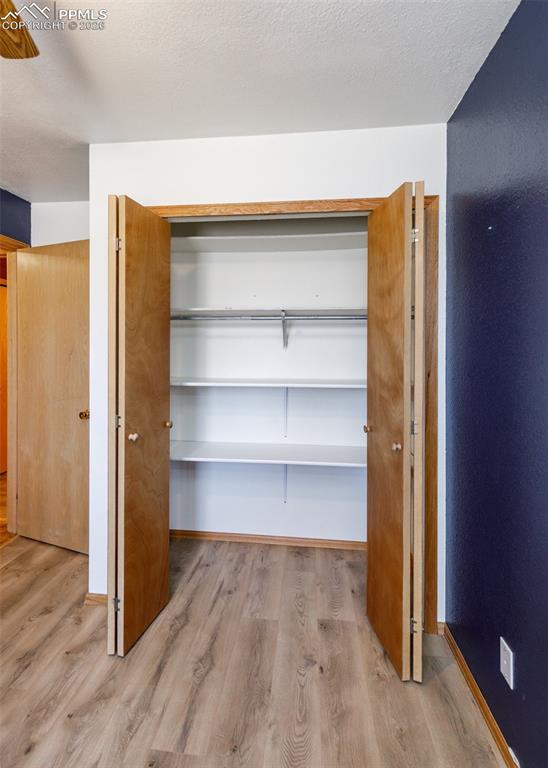 Image 19 of 39: Closet