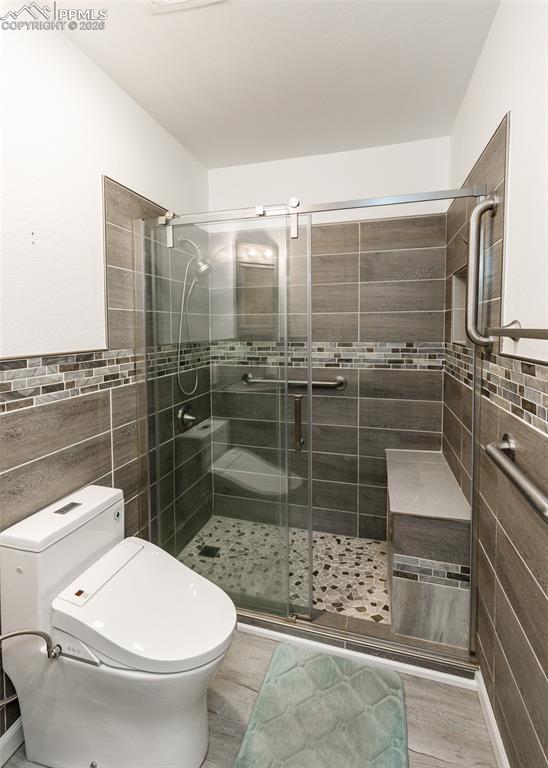 Image 25 of 39: Bathroom