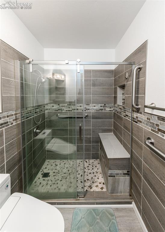 Image 27 of 39: Bathroom