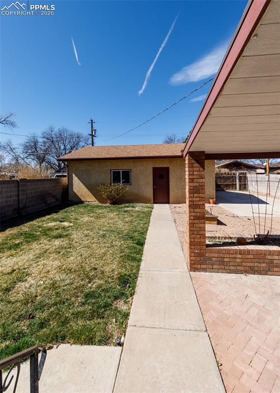 Image 32 of 39: Entry