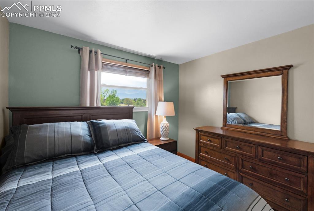 Image 23 of 40: Bedroom