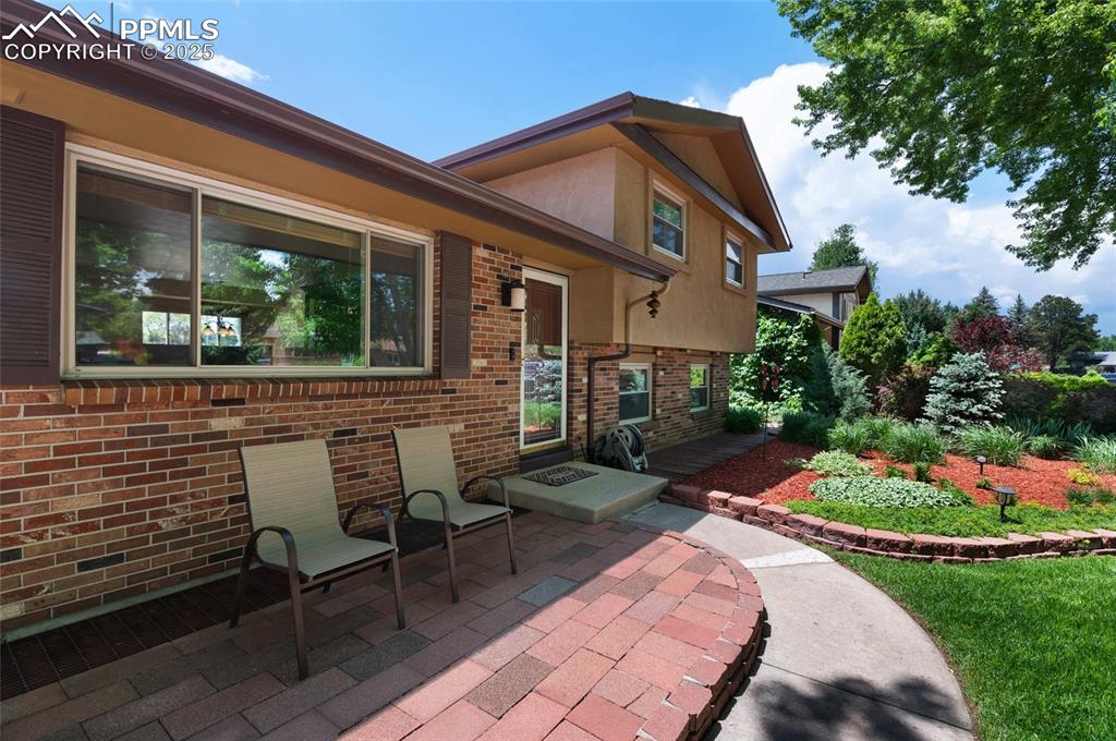 Image 3 of 40: Patio