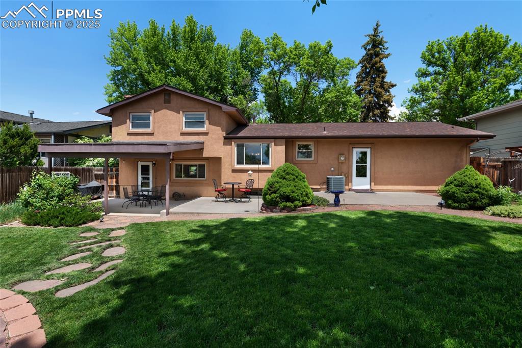 Image 32 of 40: Back of Structure