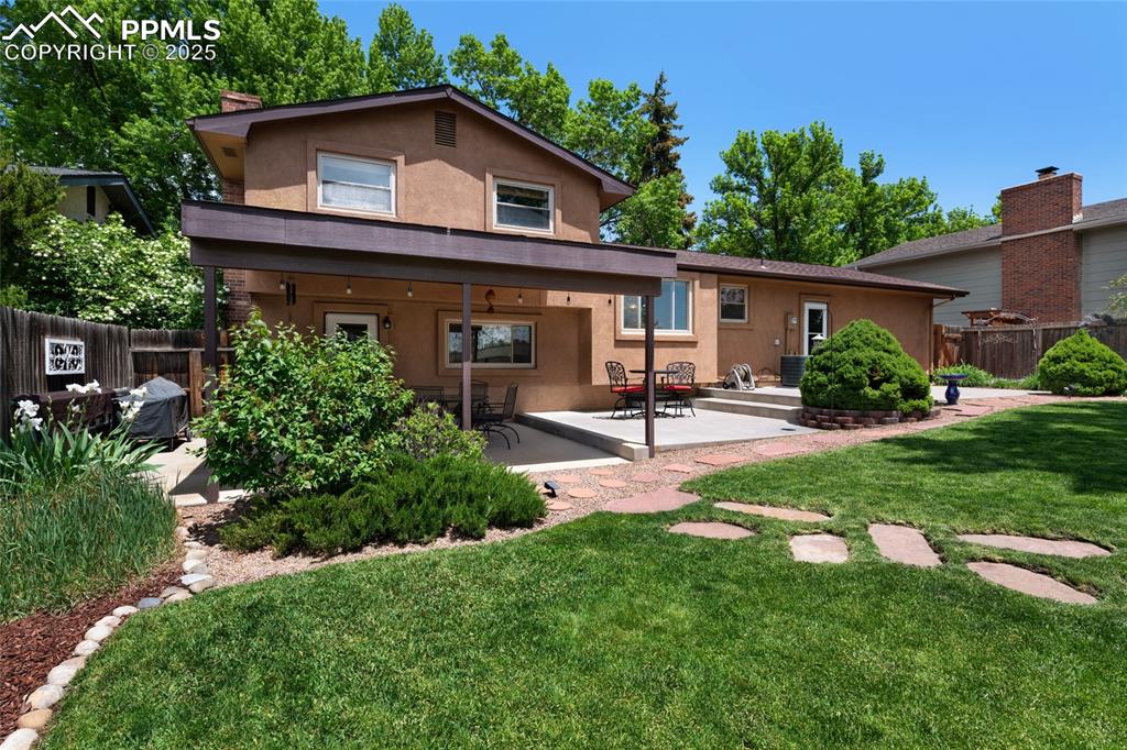 Image 33 of 40: Back of Structure