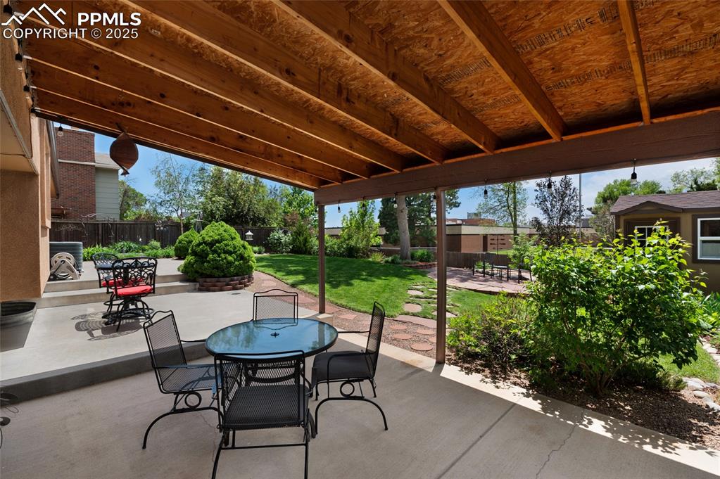 Image 36 of 40: Patio