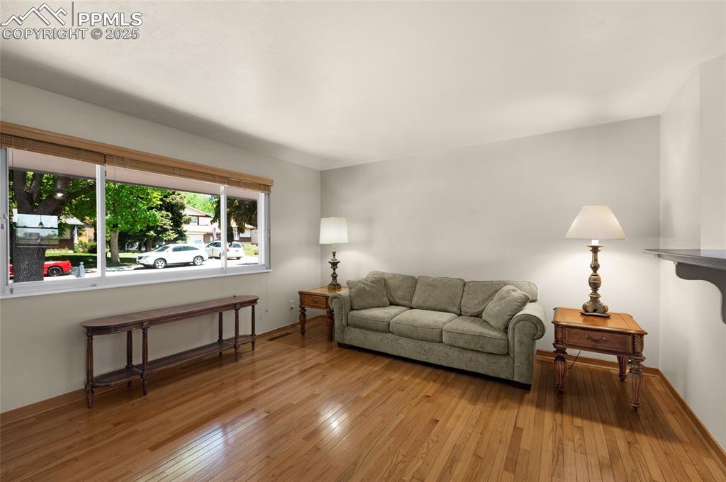 Image 5 of 40: Living Room