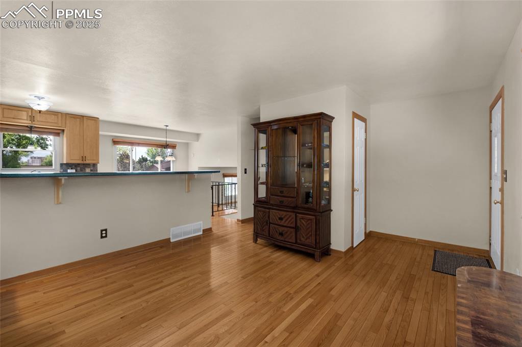 Image 6 of 40: Living Room