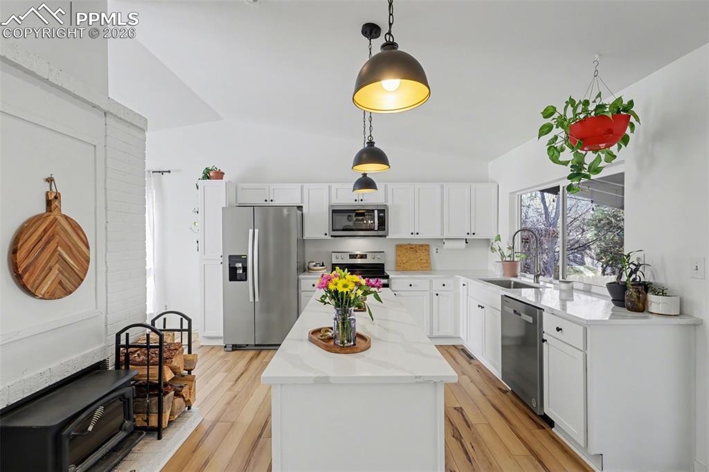 Image 10 of 27: Kitchen