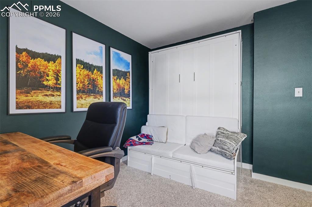 Image 19 of 27: Office