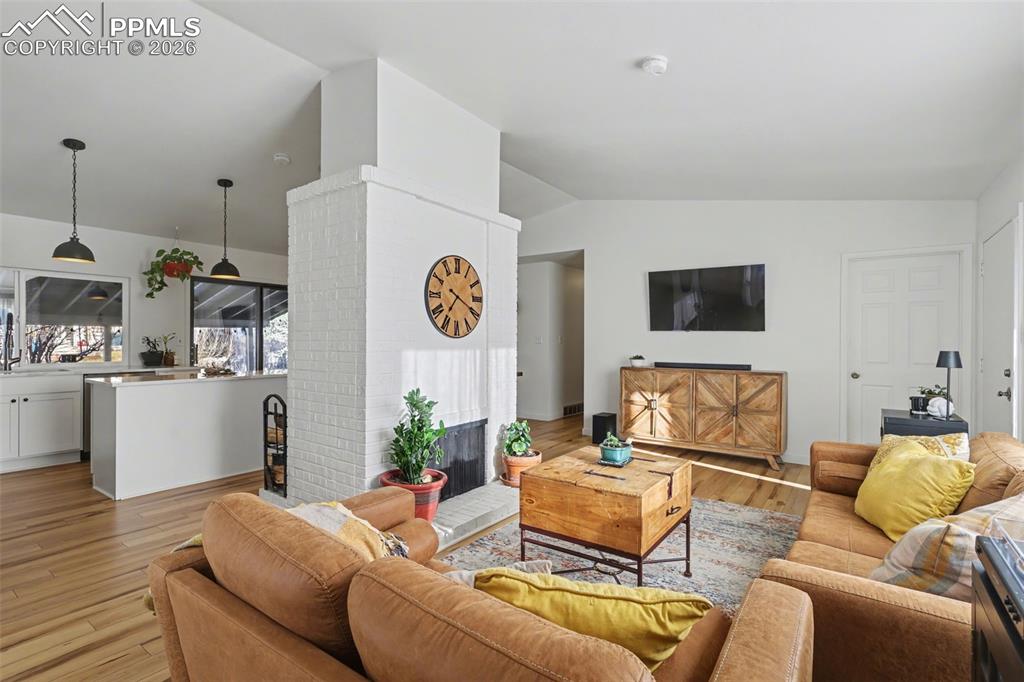 Image 4 of 27: Living Room