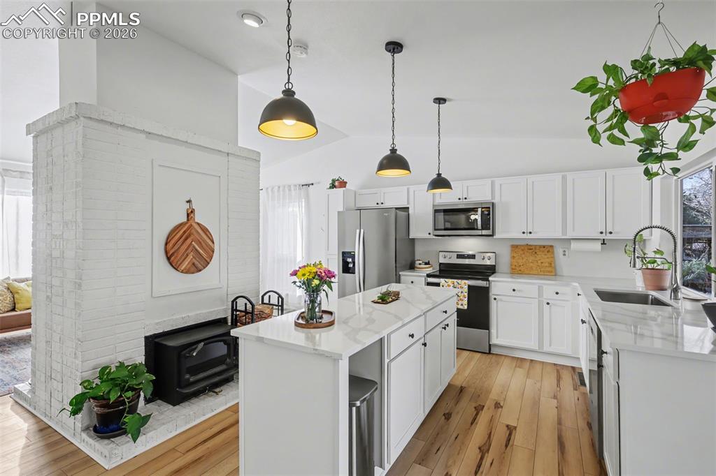 Image 8 of 27: Kitchen