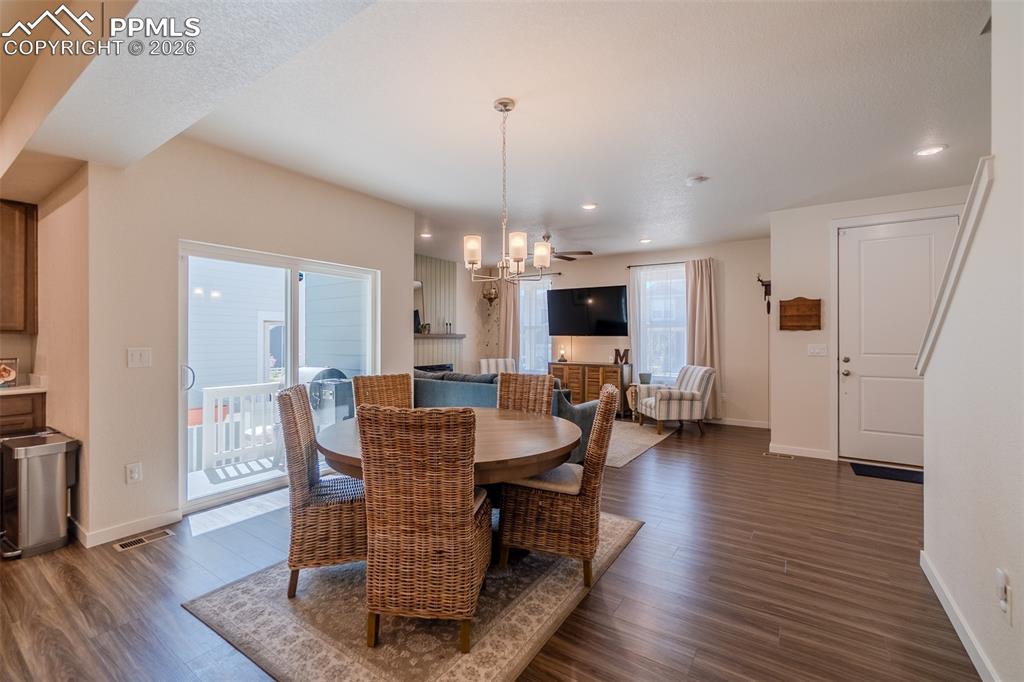 Image 11 of 47: Dining Area