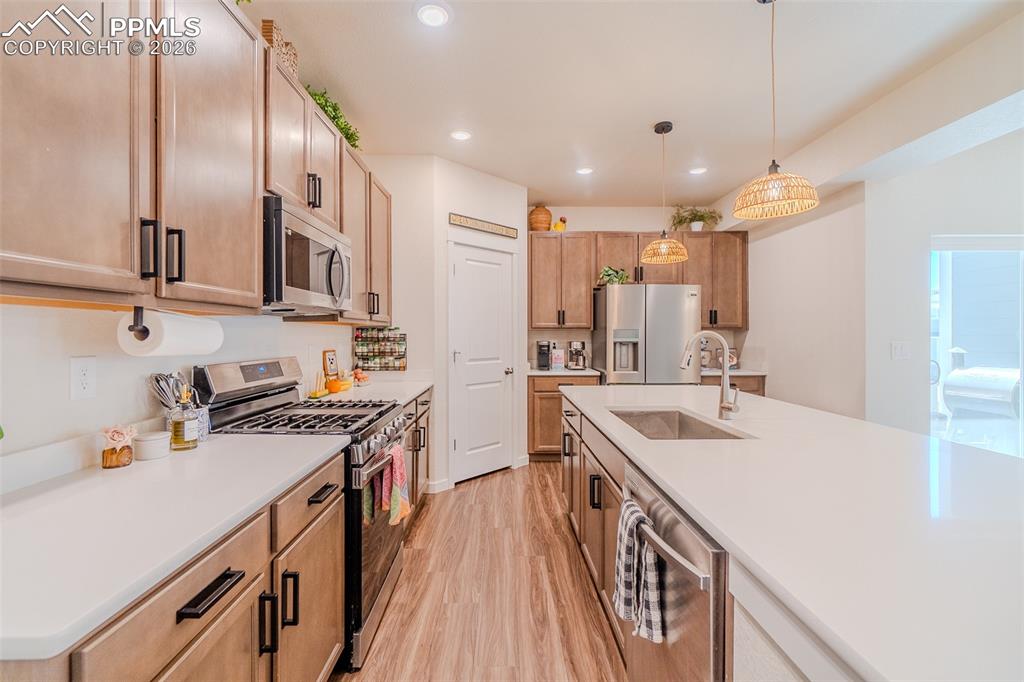 Image 16 of 47: Kitchen