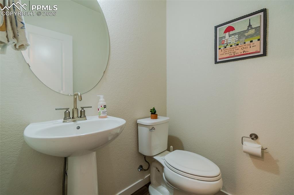 Image 17 of 47: Bathroom