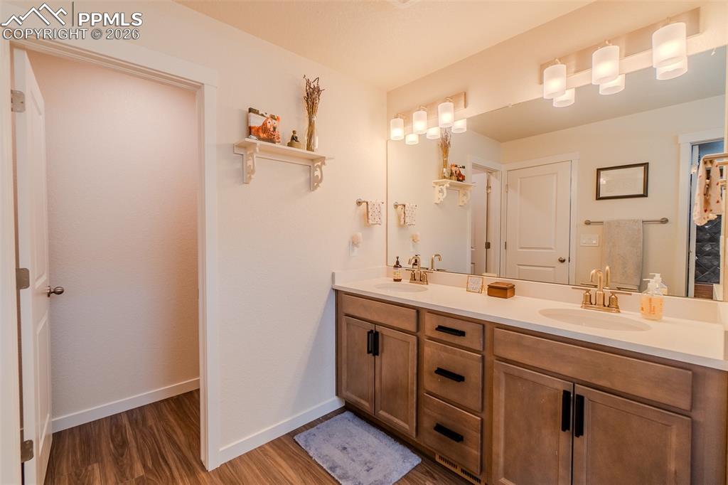 Image 26 of 47: Bathroom