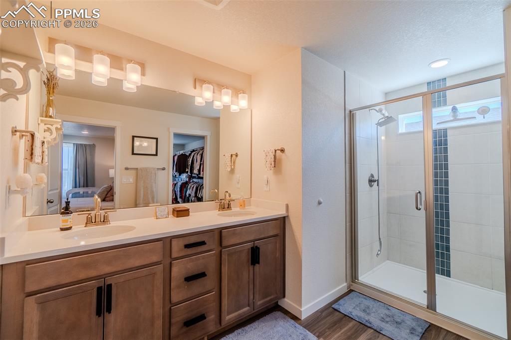 Image 27 of 47: Bathroom