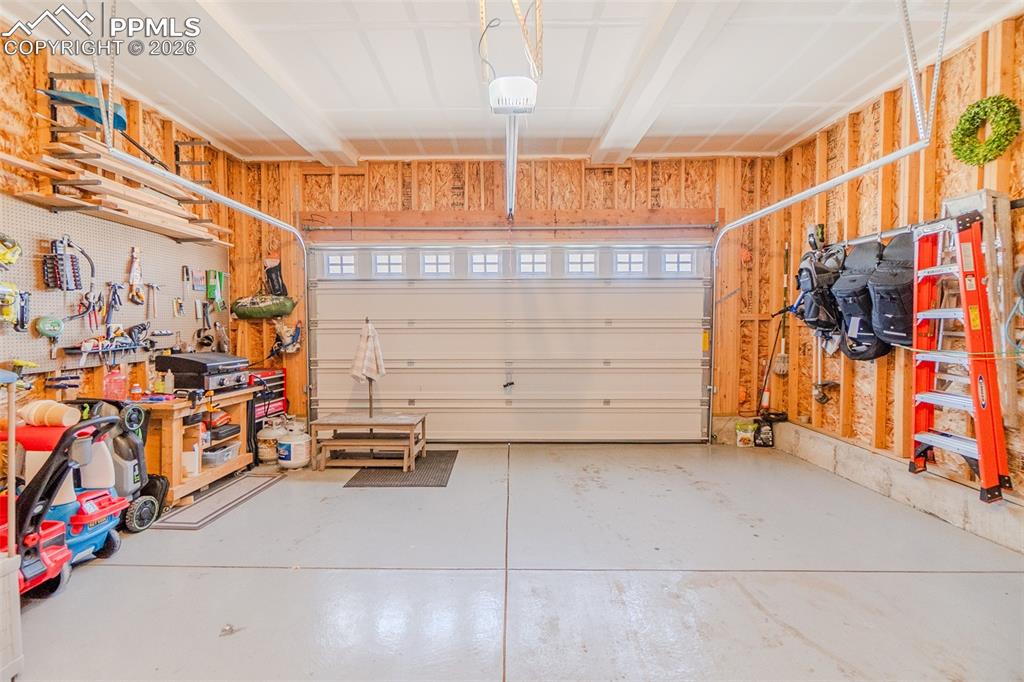 Image 38 of 47: Garage