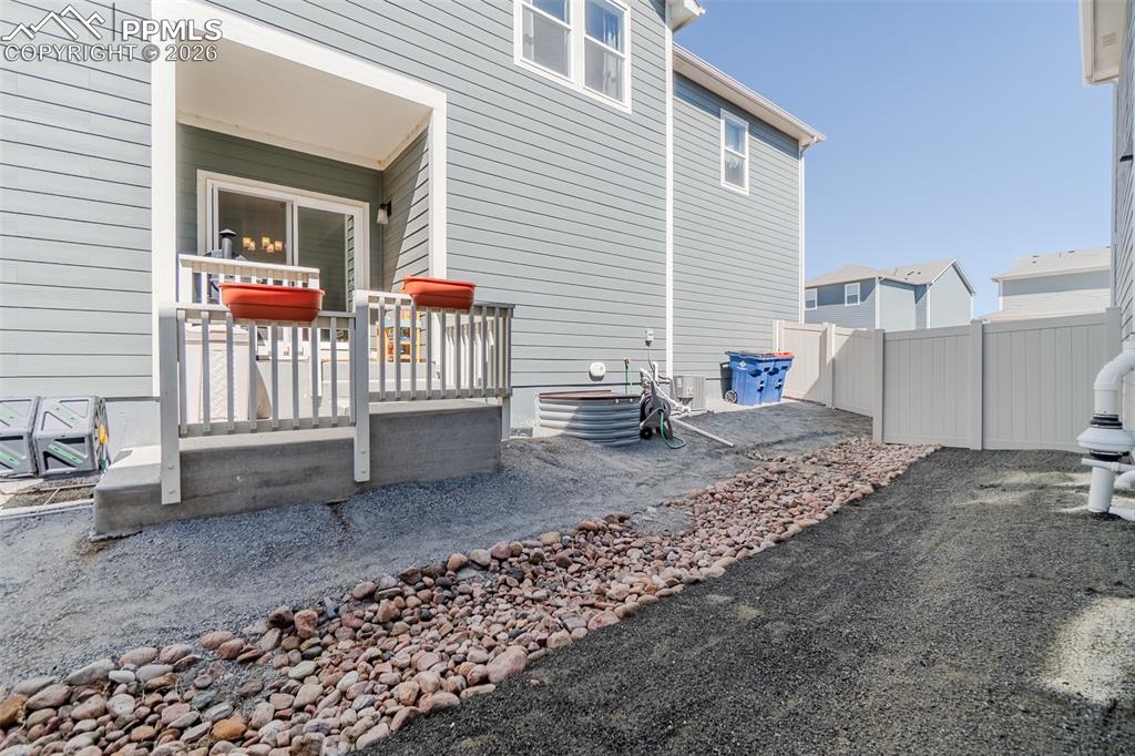 Image 41 of 47: Yard