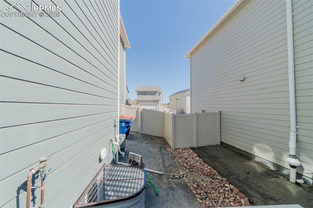 Image 42 of 47: Yard