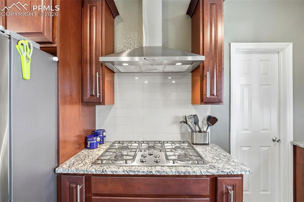Image 10 of 49: Kitchen