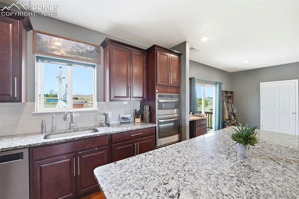 Image 11 of 49: Kitchen