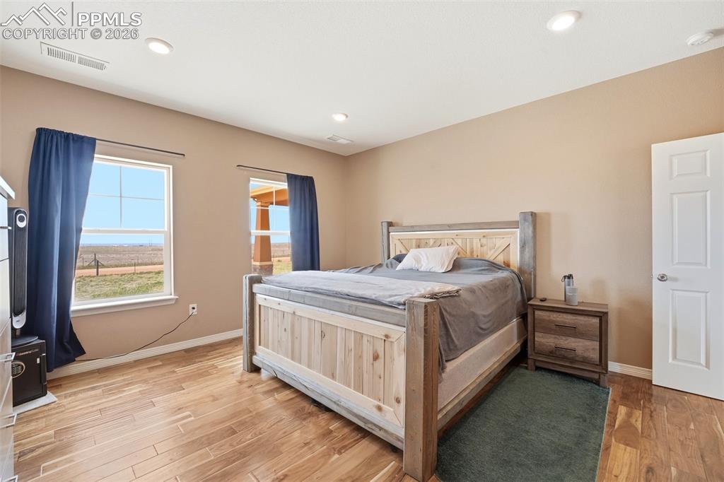 Image 18 of 49: Bedroom