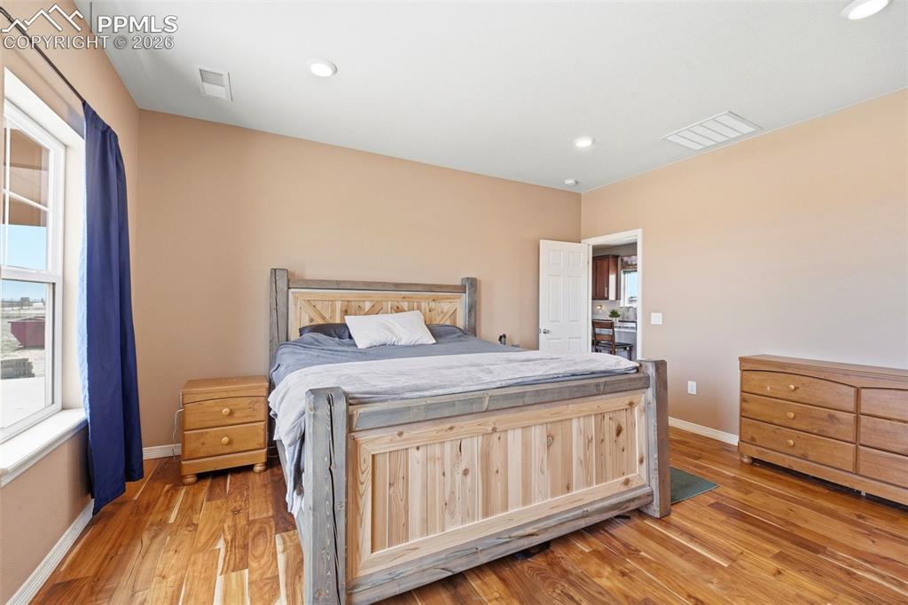 Image 19 of 49: Bedroom