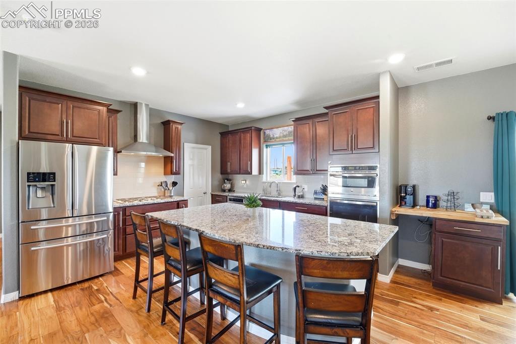 Image 6 of 49: Kitchen