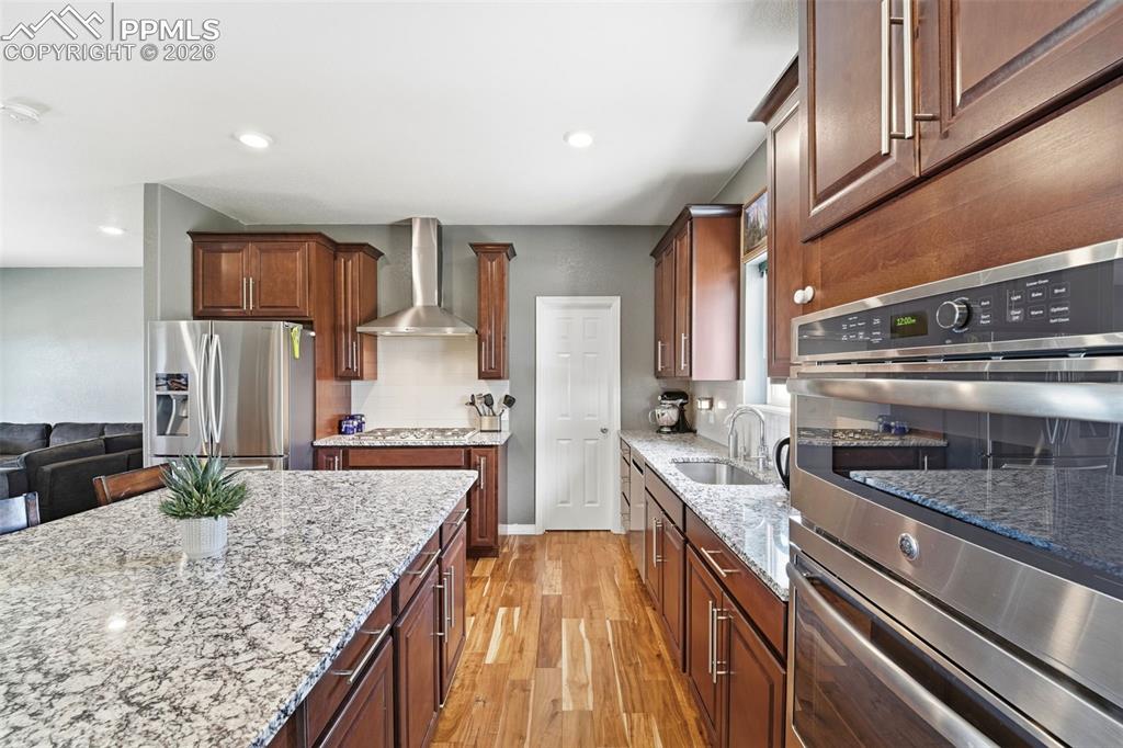 Image 7 of 49: Kitchen